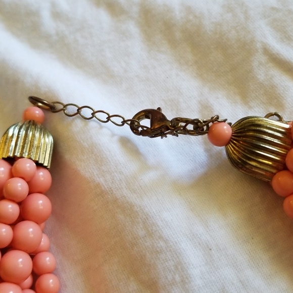 Big pink faux pearl necklace - Picture 5 of 6